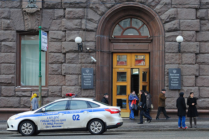 В здании Минобрнауки прошли обыски в рамках дела о взятке против бывшего ректора ГУУ Виктора Козбаненко