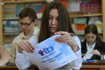 Школьники во время проведения единого государственного экзамена по географии в одной из школ Москвы