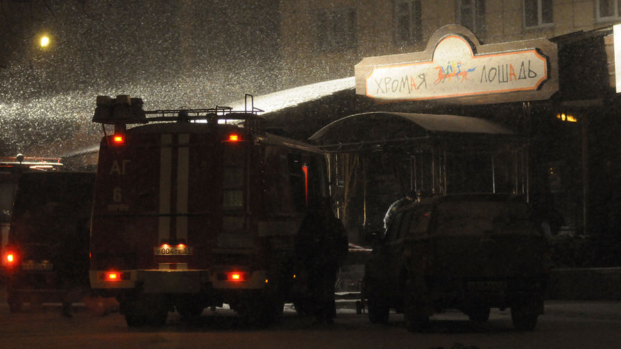 На&nbsp;месте пожара в&nbsp;ночном клубе &laquo;Хромая лошадь&raquo; в&nbsp;Перми, 5 декабря 2009 года