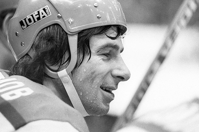 Валерий Харламов на скамейке запасных, 1976 год
