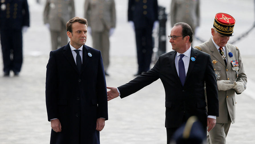 Эммануэль Макрон и Франсуа Олланд, май 2017 года