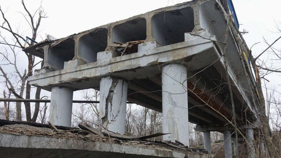 В России автомобильный мост рухнул в реку