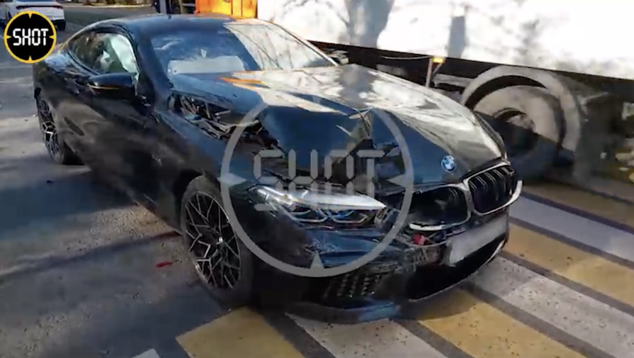 Появилось видео с разбитым спорткаром BMW M8 сына главы Минпромторга Мантурова