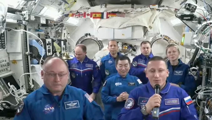 Руководство на борту МКС перешло от астронавта NASA к российскому космонавту