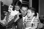 Фрэнк Синатра с сыном и дочерью, 1948 год