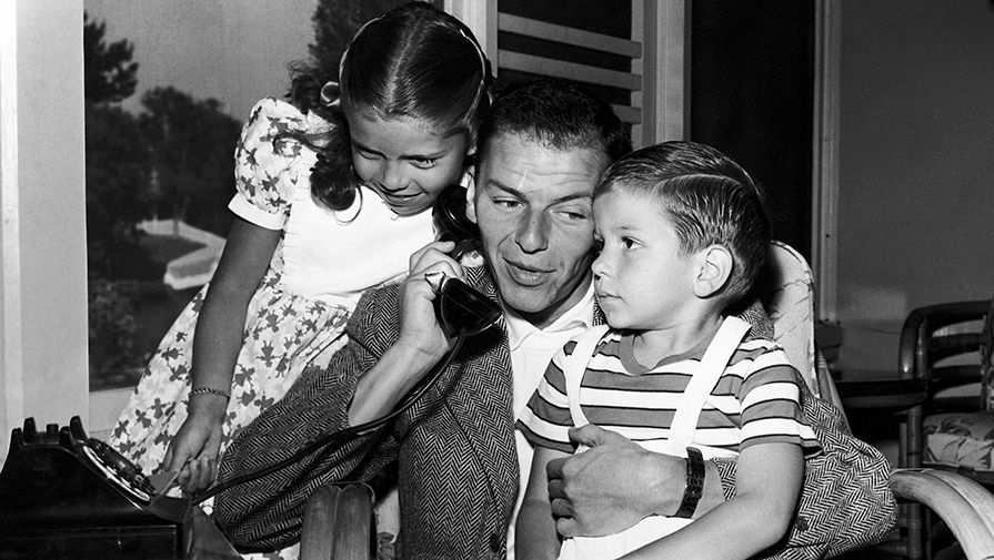 Фрэнк Синатра с&nbsp;сыном и дочерью, 1948&nbsp;год