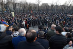 Сторонники оппозиции у здания Национального собрания Армении в Еревaне, 25 февраля 2021 года
