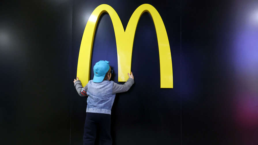 "Весело и вкусно": те же самые "Биг Маки". McDonald's в России ищет новое название