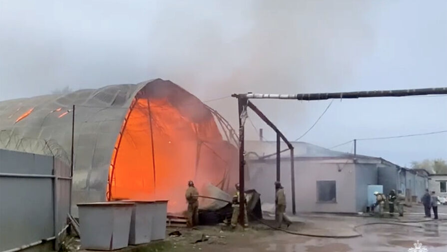 Мебельная фабрика загорелась в Челябинской области