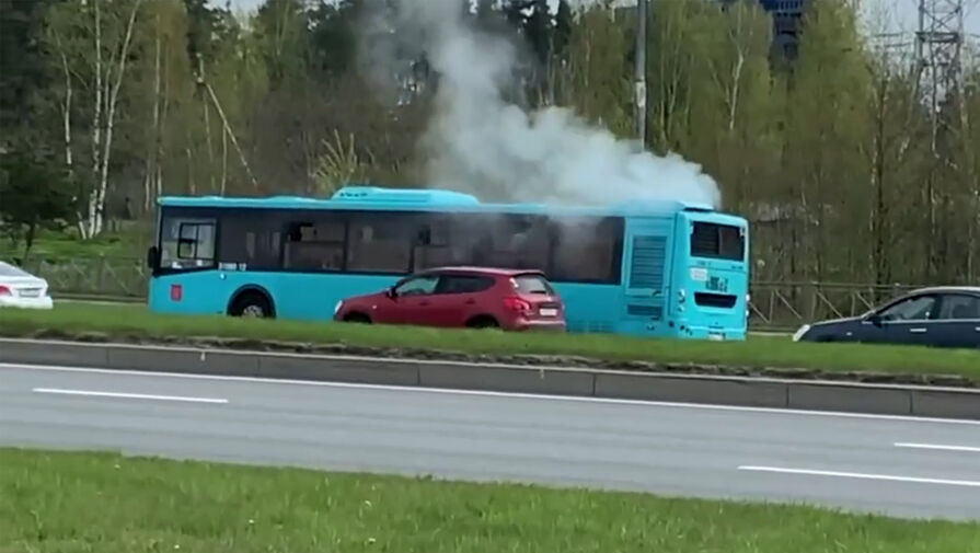 В Санкт-Петербурге снова произошло возгорание лазурного автобуса