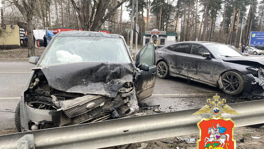 В Подмосковье пять человек разбились в массовом ДТП