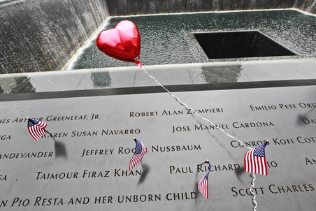 Мемориал жертв 11 сентября в Нью-Йорке