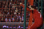 Луис Суарес в матче «Ливерпуля» с «Саутгемптоном» в сетке, а не мяч