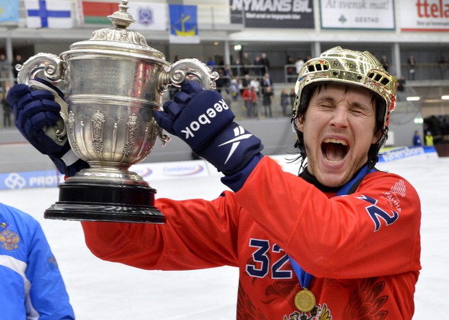 Павел Булатов с чемпионским кубком