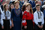 Члены семьи президента Украины Петра Порошенко (слева направо). Дочь Александра, жена Марина, дочь Евгения и сын Михаил
