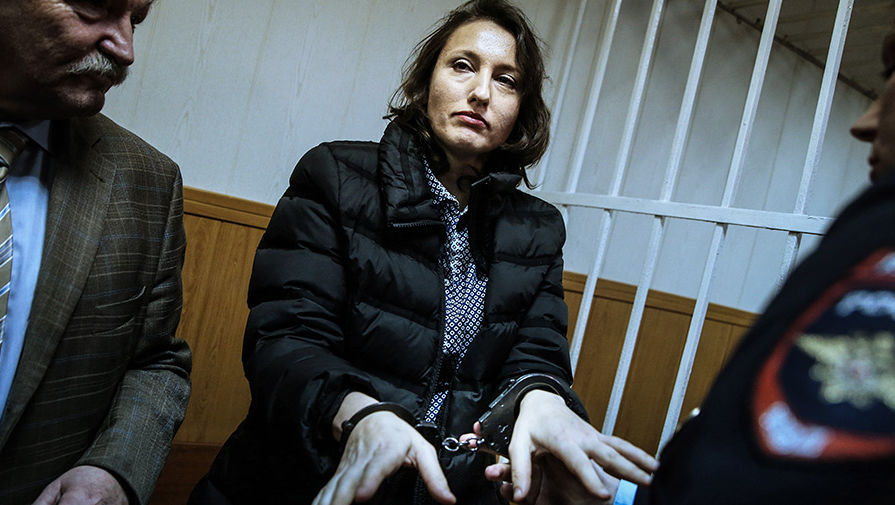 Виктория Павленко, признанная виновной в&nbsp;краже собаки-поводыря у&nbsp;инвалида по&nbsp;зрению Юлии Дьяковой, во время оглашения приговора в&nbsp;Гагаринском суде