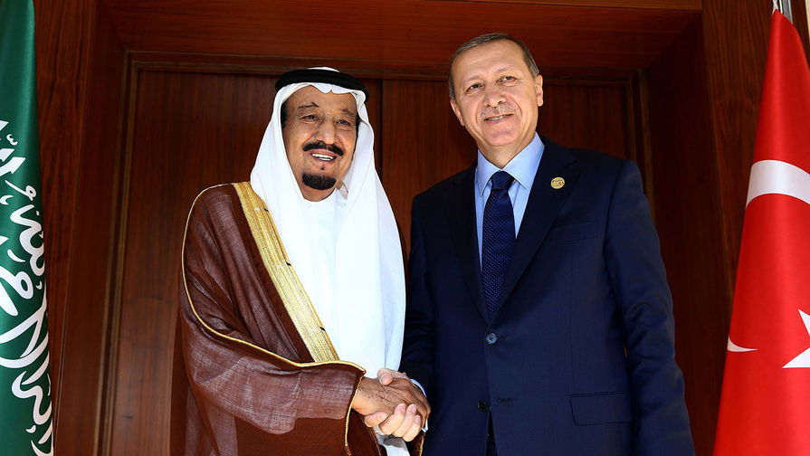 Президент Турции Реджеп Тайип Эрдоган (справа) и король Саудовской Аравии Салман бен Абдель Азис Аль Сауд