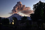 В Индонезии началось извержение вулкана Сопутан