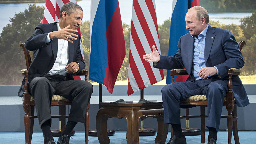 Президент России Владимир Путин (справа) и президент США Барак Обама во время встречи в рамках саммита G8 в Северной Ирландии, 2013 год