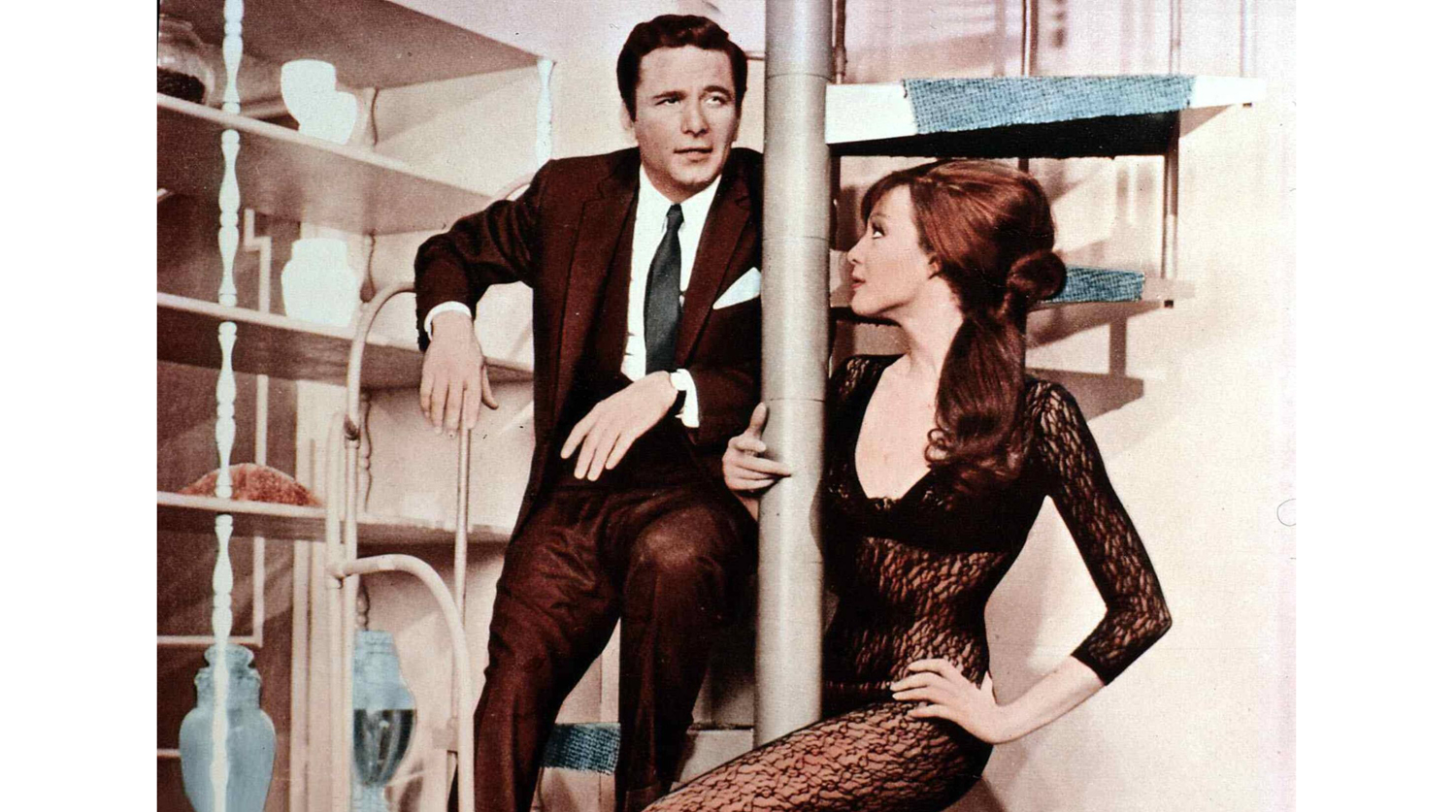 Питер Фальк и Джоанна Барнс в фильме «Как же много этих воров!» (1967)