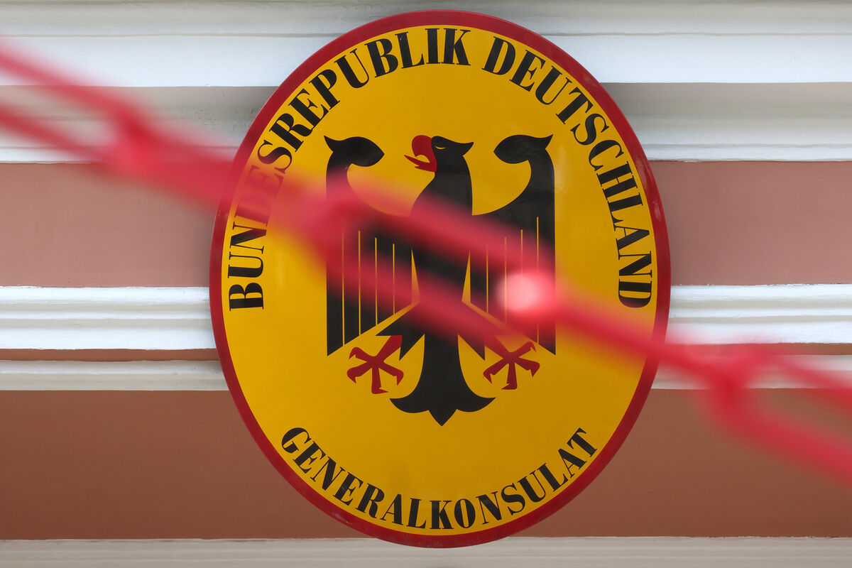 Эмблема на здании Генерального консульства Германии в Санкт-Петербургу