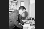 Заведующий отделом Института теоретической физики Академии наук СССР Алексей Абрикосов в своем рабочем кабинете, 1966 год