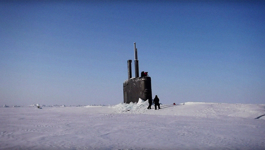 Борьба за Арктику: подлодка США пробила льды в рамках учений