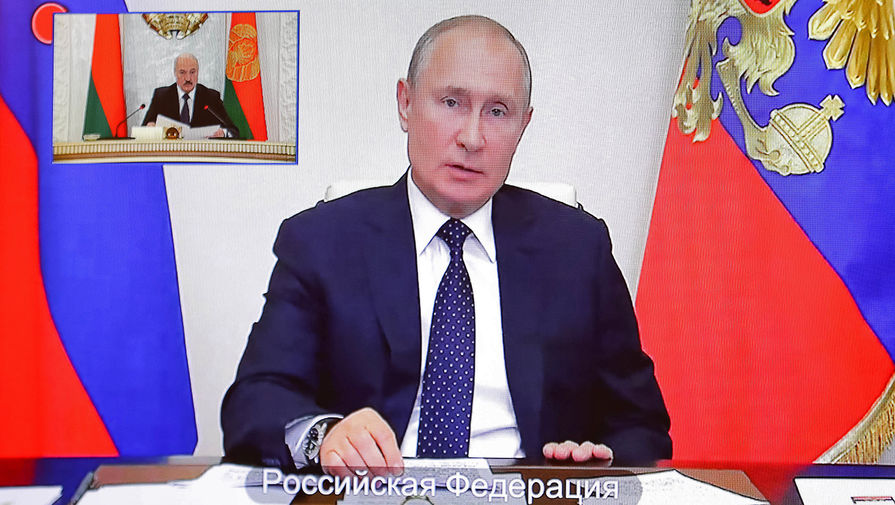 Президент Белоруссии Александр Лукашенко и президент России Владимир Путин во время заседания Высшего Евразийского экономического совета в режиме видеоконференции, 19 мая 2020 года
