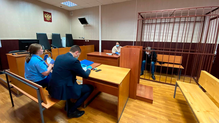 Актер Михаил Ефремов в Таганском суде Москвы во время избрания меры пресечения по делу о ДТП со смертельным исходом, 9 июня 2020 года
