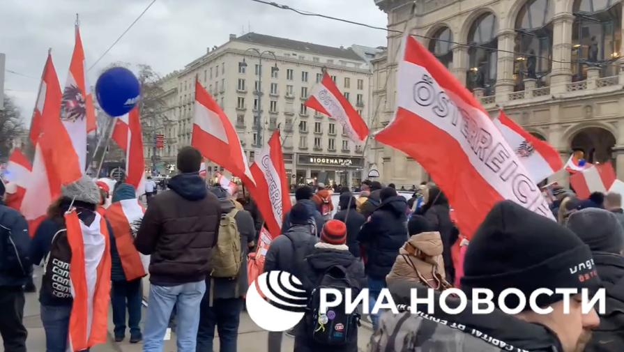 В центре Вены проходит митинг против поставок оружия Украине