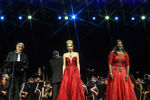 Американские оперные певицы Микаэла Оэсте и Энджел Блю (слева направо) во время выступления в концертном зале «Крокус Сити Холл
