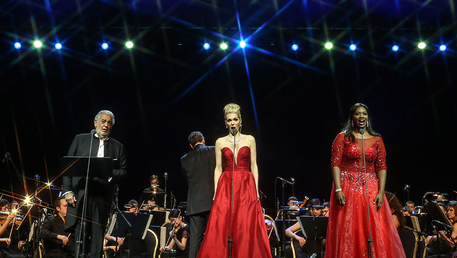 Американские оперные певицы Микаэла Оэсте и Энджел Блю (слева направо) во время выступления в&nbsp;концертном зале &laquo;Крокус Сити Холл