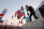 Солист группы «Би-2» Лева БИ-2 выступает на музыкальном фестивале «Нашествие-2013» в Тверской области