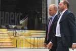 Владимир Путин и генеральный директор «Яндекс» Аркадий Волож в московском офисе компании, 21 сентября 2017 года