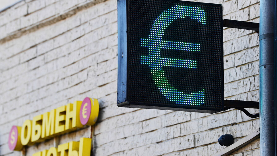 Курс евро в ходе торгов превысил 100 рублей