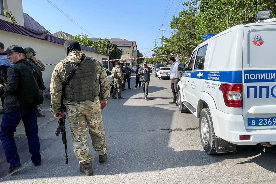 «Останавливали авто, водитель открыл огонь». Подробности нападения на полицейских в Махачкале