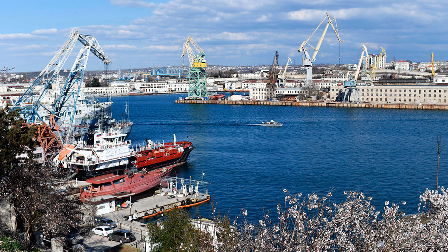 Власти сообщили об остановке движения транспорта в Севастопольской бухте