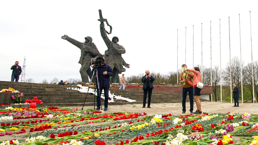 Правительство Латвии составило список на демонтаж из 69 советских воинских мемориалов