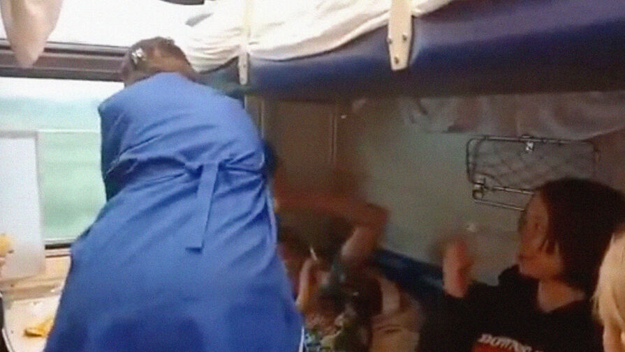 СК России проверяет инцидент с избиением детей проводником в поезде Анапа - Воркута
