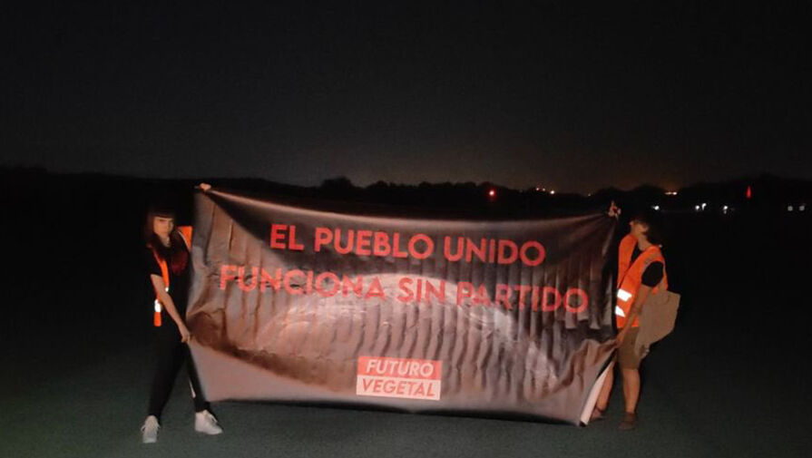 В Мадриде экоактивисты парализовали работу аэропорта