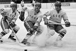 Нападающие Борис Михайлов, Владимир Петров и Валерий Харламов (слева направо) на чемпионате мира и Европы по хоккею, 1973 год 