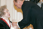 Президент России Владимир Путин вручает в Кремле балерине Ольге Лепешинской орден «За заслуги перед Отечеством» II степени, 2006 год