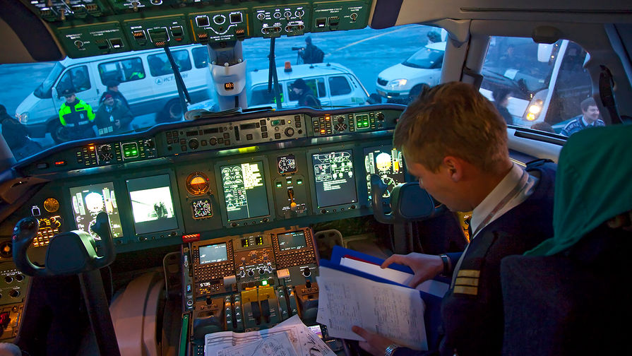 Кабина пилотов в самолете Ан-148