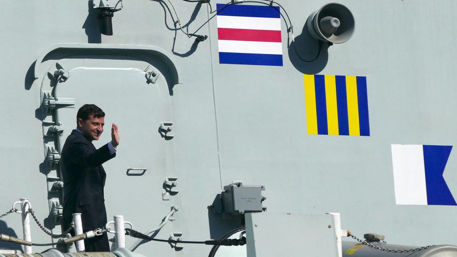Президент Украины Владимир Зеленский на&nbsp;палубе фрегата Королевского флота Канады &laquo;Торонто&raquo;