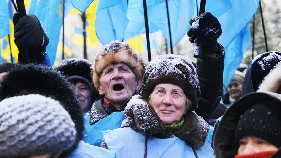 Выборы в&nbsp;итоге были назначены на&nbsp;17 января 2010 года, когда и прошел первый тур. На&nbsp;фото: сторонники кандидата в&nbsp;президенты, лидера Партии регионов Виктора Януковича во время митинга у&nbsp;Центральной избирательной комиссии в&nbsp;Киеве, 18 января 2010 года