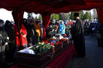 Во время похорон погибшего в Минске Романа Бондаренко, 20 ноября 2020 года