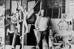 Пикассо вошел в историю как художник и основоположник кубизма, но на самом деле не ограничивался лишь одним написанием картин. Он, в частности, также создавал театральные декорации и костюмы, сочинял стихи и даже написал две пьесы, экспериментировал с мозаикой, керамикой и скульптурой. Его наследие до сих пор продолжает влиять на культуру, в особенности — на моду. Отсылки к его творчеству можно найти в коллекции Jil Sander дизайнера Рафа Симонса или на модном показе Moschino Джереми Скотта, где модели предстали в виде оживших картин художника.
