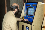Посетитель казино «Клуб №» за игральным автоматом, 1991 год