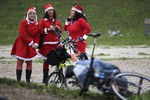 Санта-Клаусами в столице Италии в воскресенье были и женщины