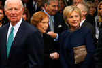 Бывшие первые леди США Розалин Картер и Хиллари Клинтон на похоронах Нэнси Рейган